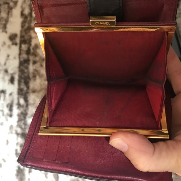 💰SOLD-Authentic Chanel caviar leather logo wallet - Picture 6 of 7